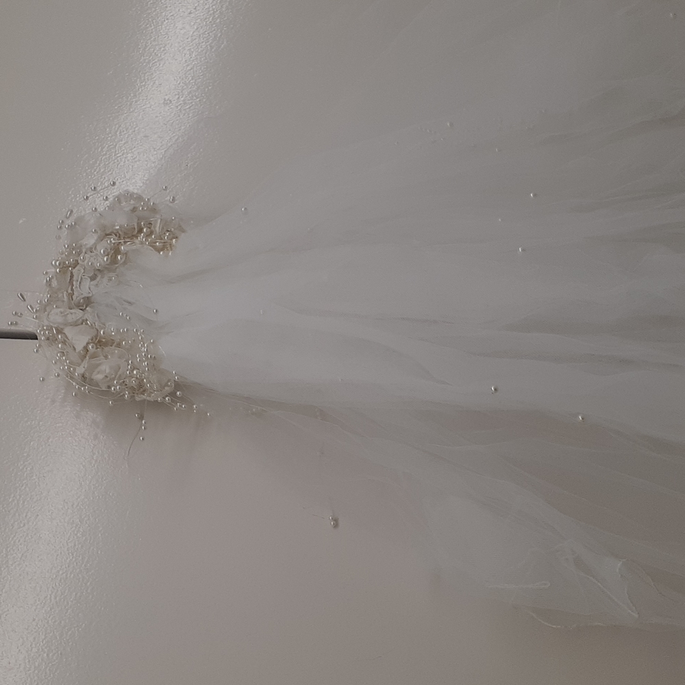 Free + Vintage 70s Bridal Veil Wedding Cream Off White lace Floral pearl Tulle